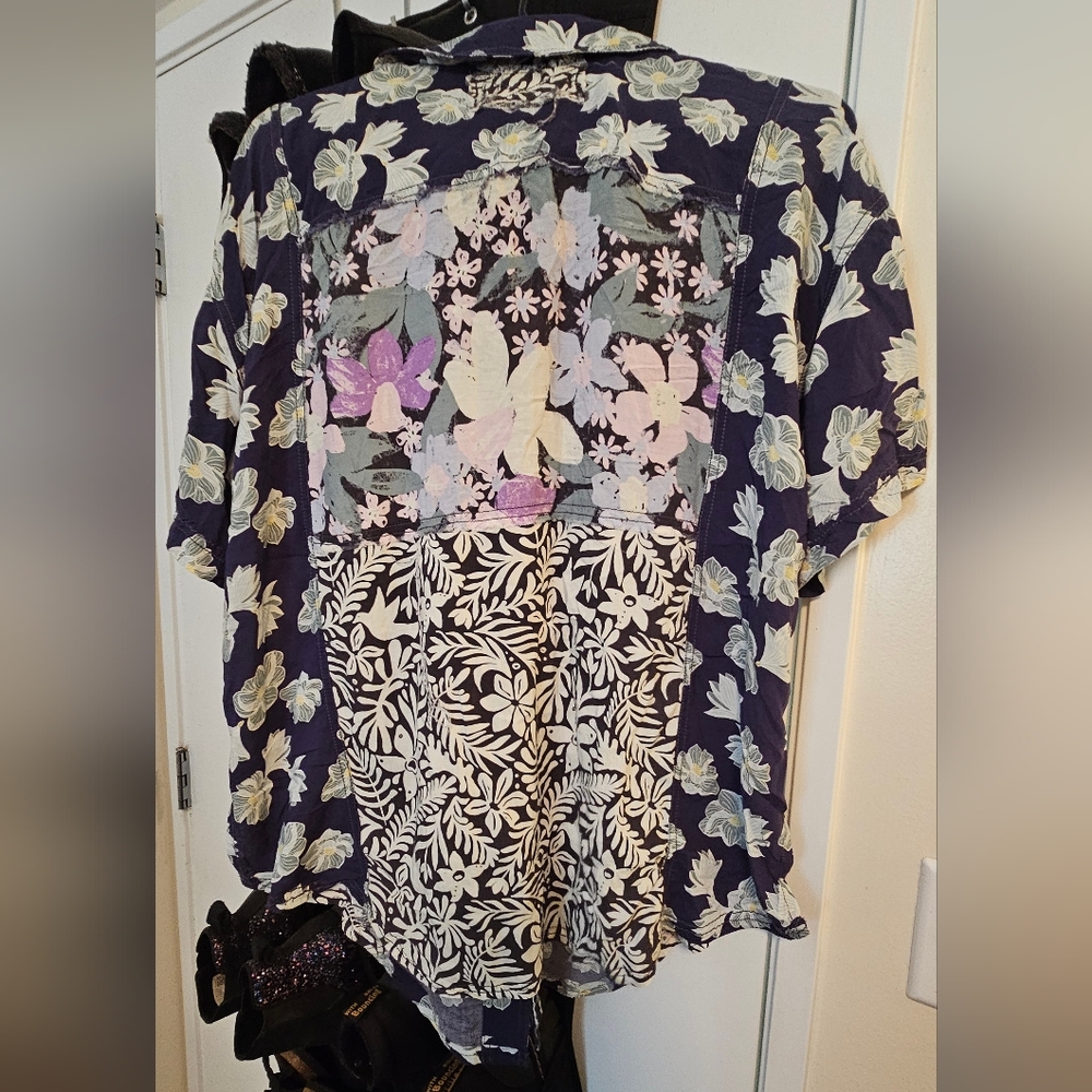 EUC! We the Free Floral Patterned Woman's Shirt - Small - Picture 2 of 2